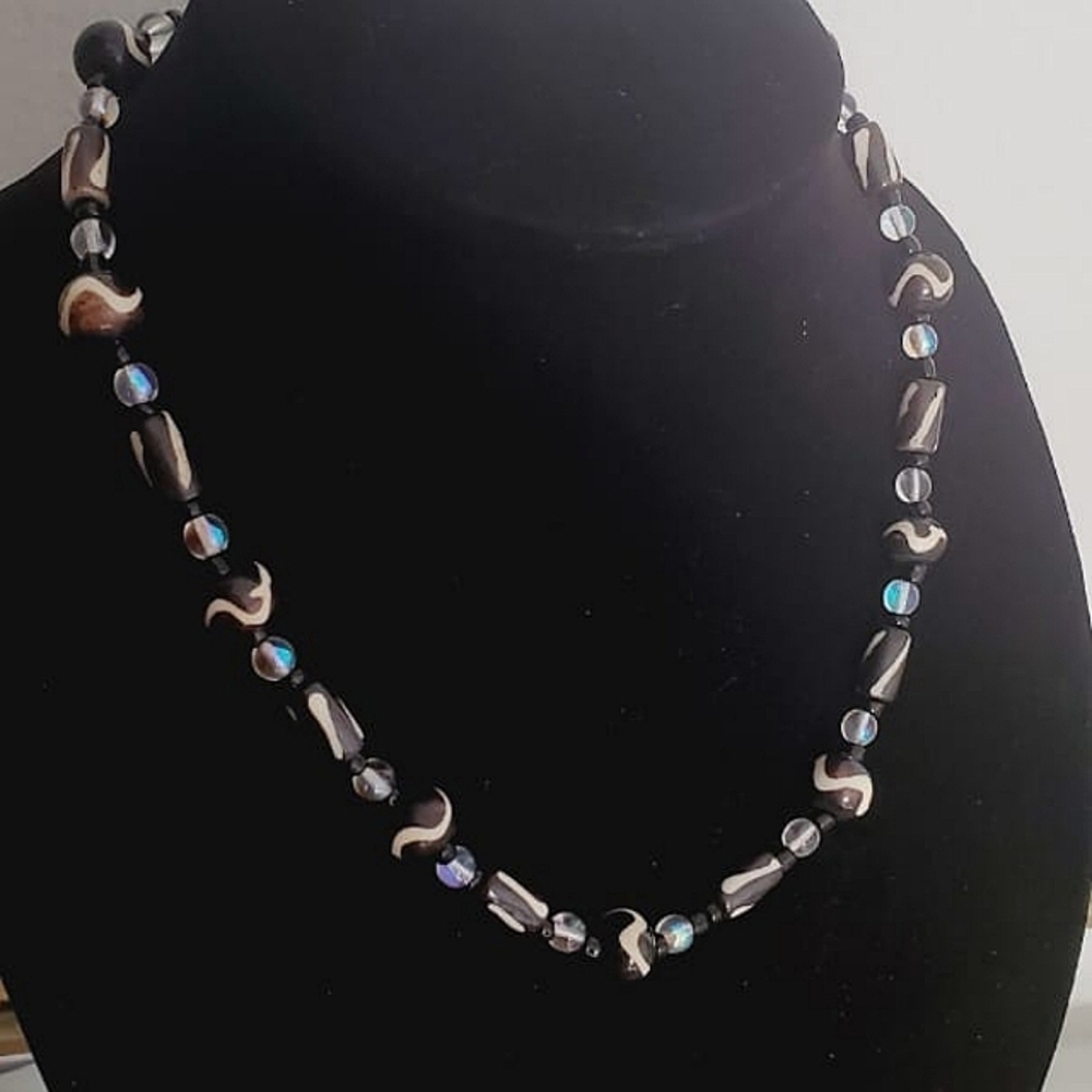 Handmade Beaded Necklace.🌴